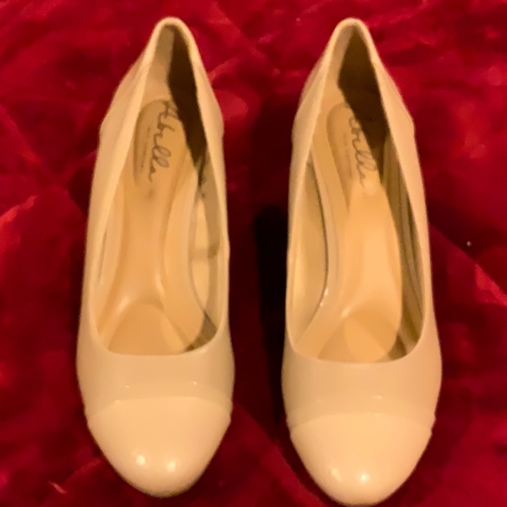 Abella beige wedge pumps